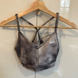 women’s nike sports bra. never worn